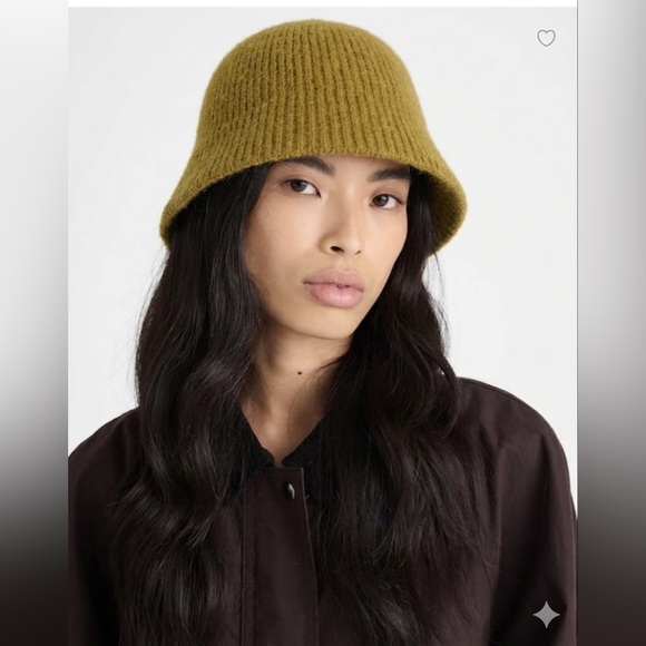 Madewell Accessories - Madewell Fuzzy-Knit Bucket Hat in Spiced Olive , size M/L
